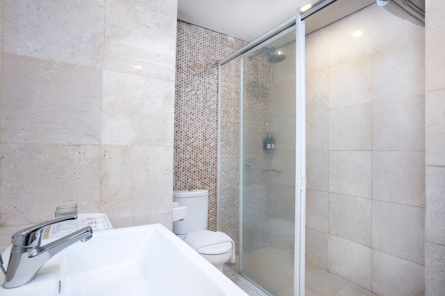 Executive Suite,1765386128:JPEG